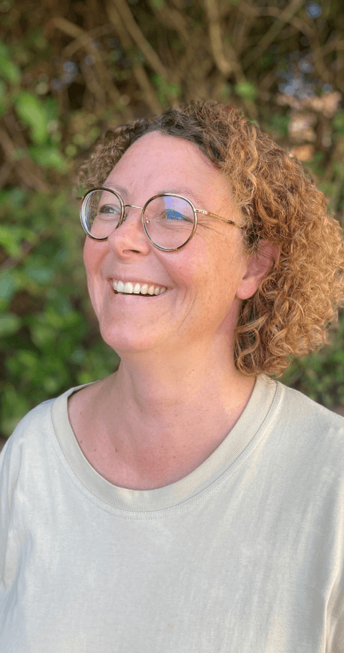 Portrait de Romaine Multrier, pris en extérieur.